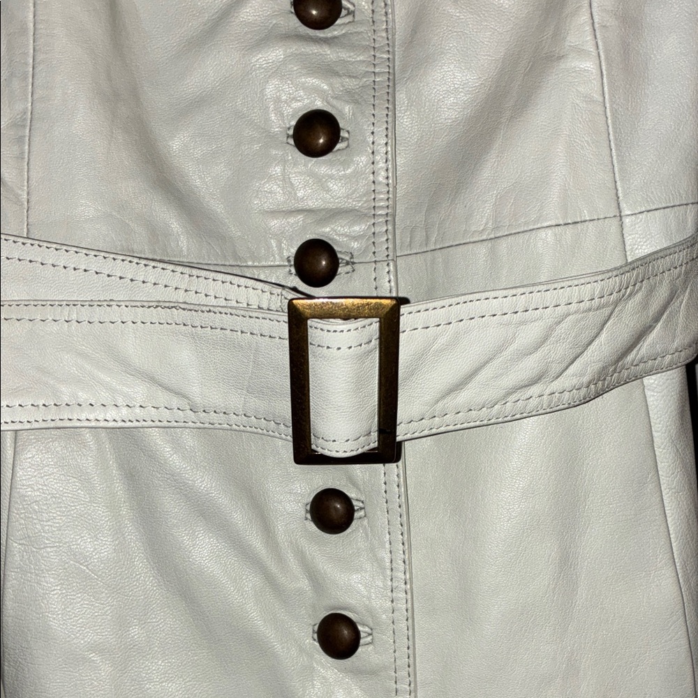 Cami White Leather Trench Coat with Brushed Brass Button Accents - Picture 5 of 11